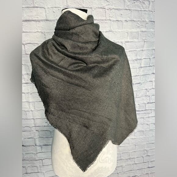 Max studio gray square blanket scarf new - Picture 1 of 5